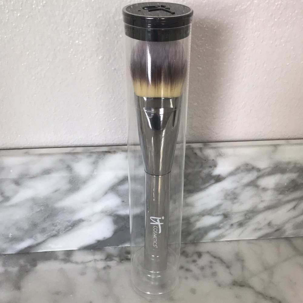 🎉Host Pick🎉 Heavenly LuxePaddle Foundation Brush